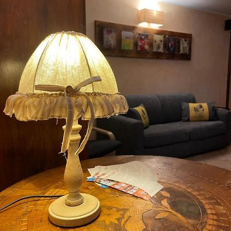 Nel Vecchio Borgo Apartment แวร์แรส ภายนอก รูปภาพ